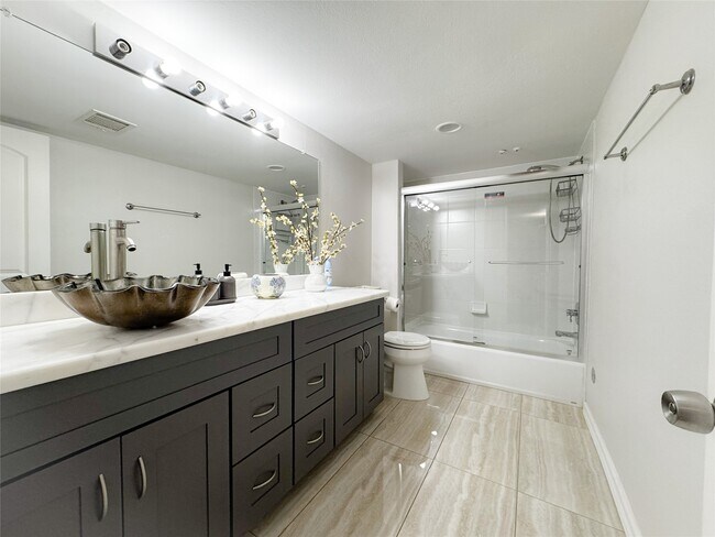 Building Photo - 637 S Ripple Creek Dr