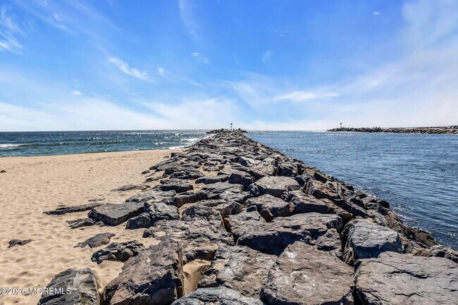 Building Photo - 550 Whiting Ave