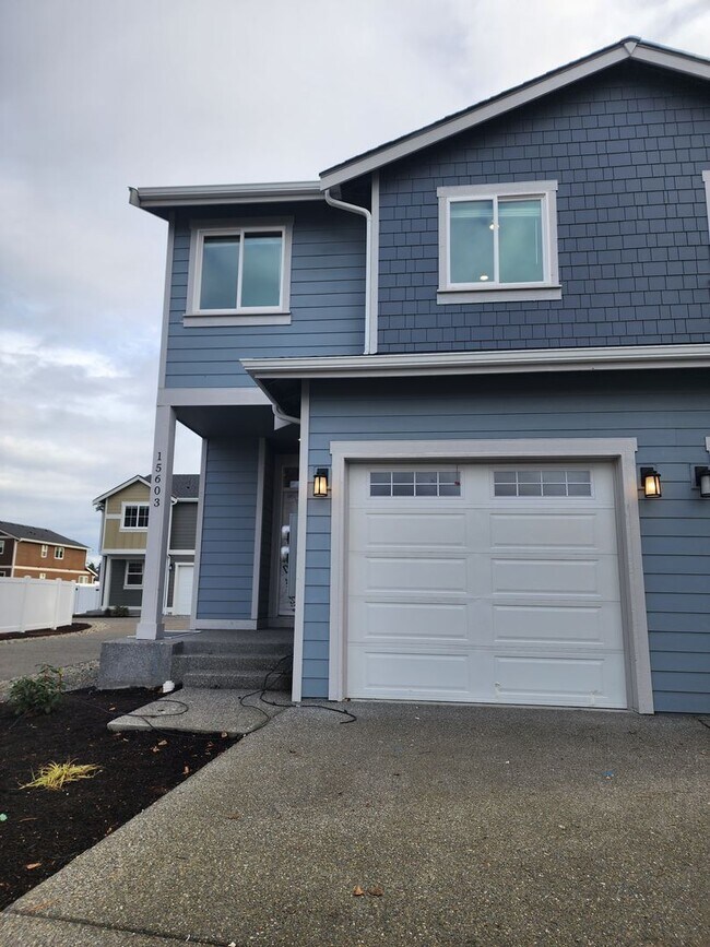 Building Photo - 15603 View Dr Ct SE