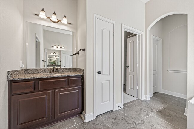 Building Photo - 17311 Quiet Shores Dr