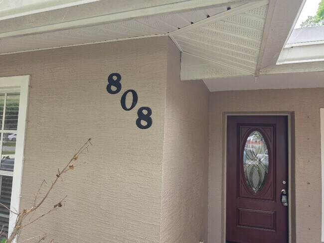 Building Photo - Beautiful 3 Bedroom 2 Bathroom Daytona Beach Home