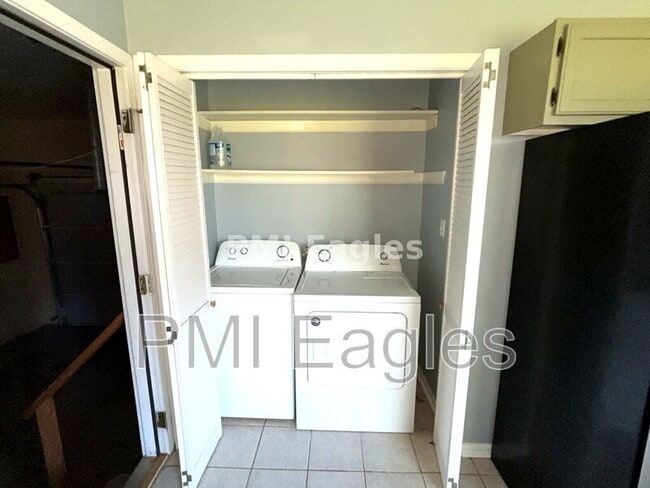 Building Photo - 916 Linda Dr