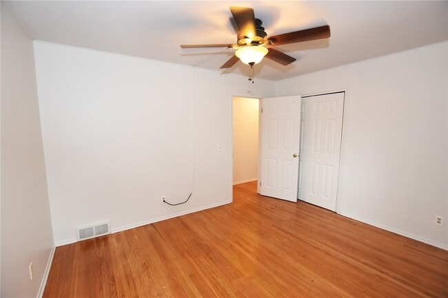 Building Photo - 300 Howland Ave