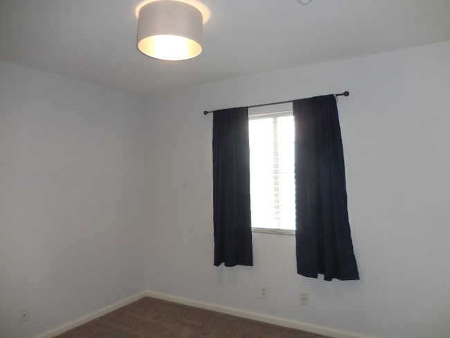 Building Photo - 1734 Lee Dr