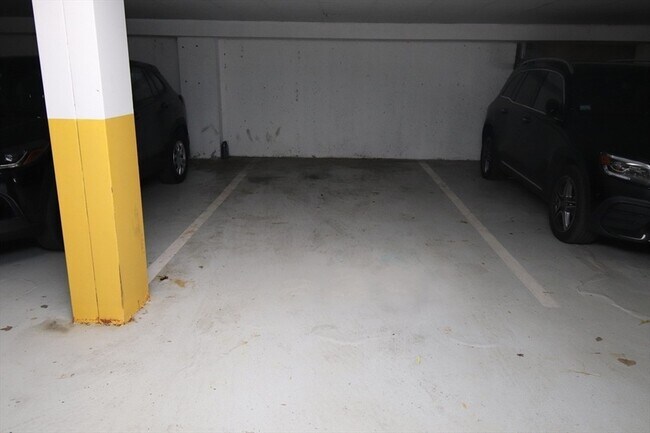 Building Photo - 175 Cottage St