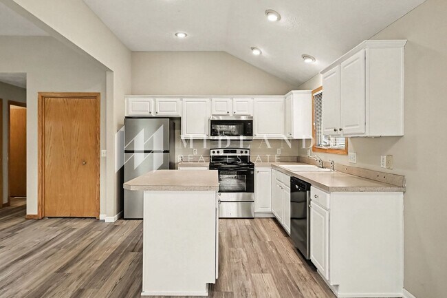 Building Photo - 15613 Timberlane Dr