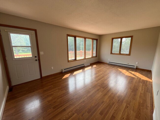 Building Photo - Beautiful 3 Bedroom Home in Alborn