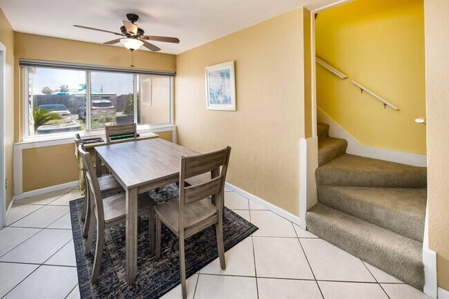 Building Photo - 1530 Miracle Strip Pkwy SE