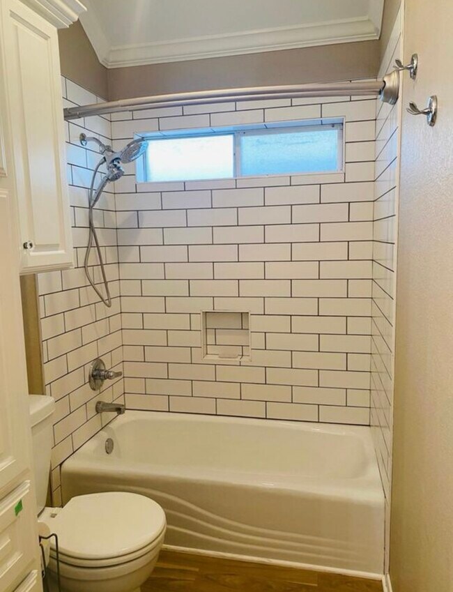 Building Photo - 3816 Whispering Oaks