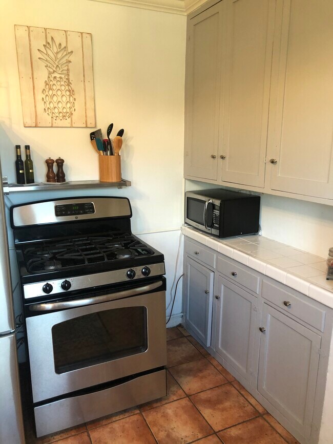 Building Photo - 1603 Stearns Dr