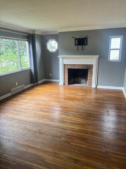Family room - 2227 Cheltenham Rd