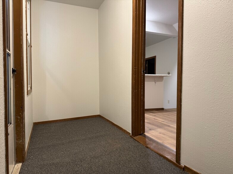 Side Entry - 1324 Bluff Ave