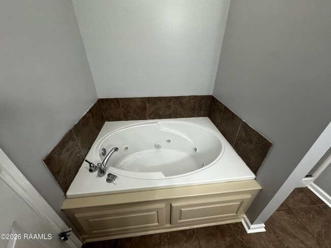 Building Photo - 201 Pavilion St