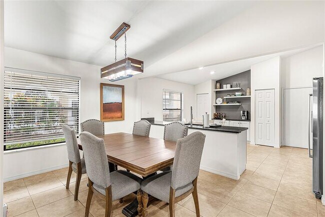 Building Photo - 8055 Burlington Ct