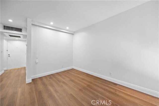 Building Photo - 950 Kings Rd