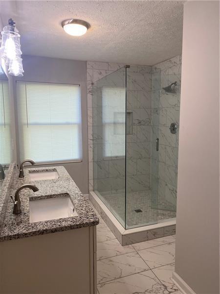 Building Photo - 950 Hall St SW