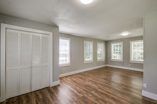 Building Photo - 3901 McKinney Dr