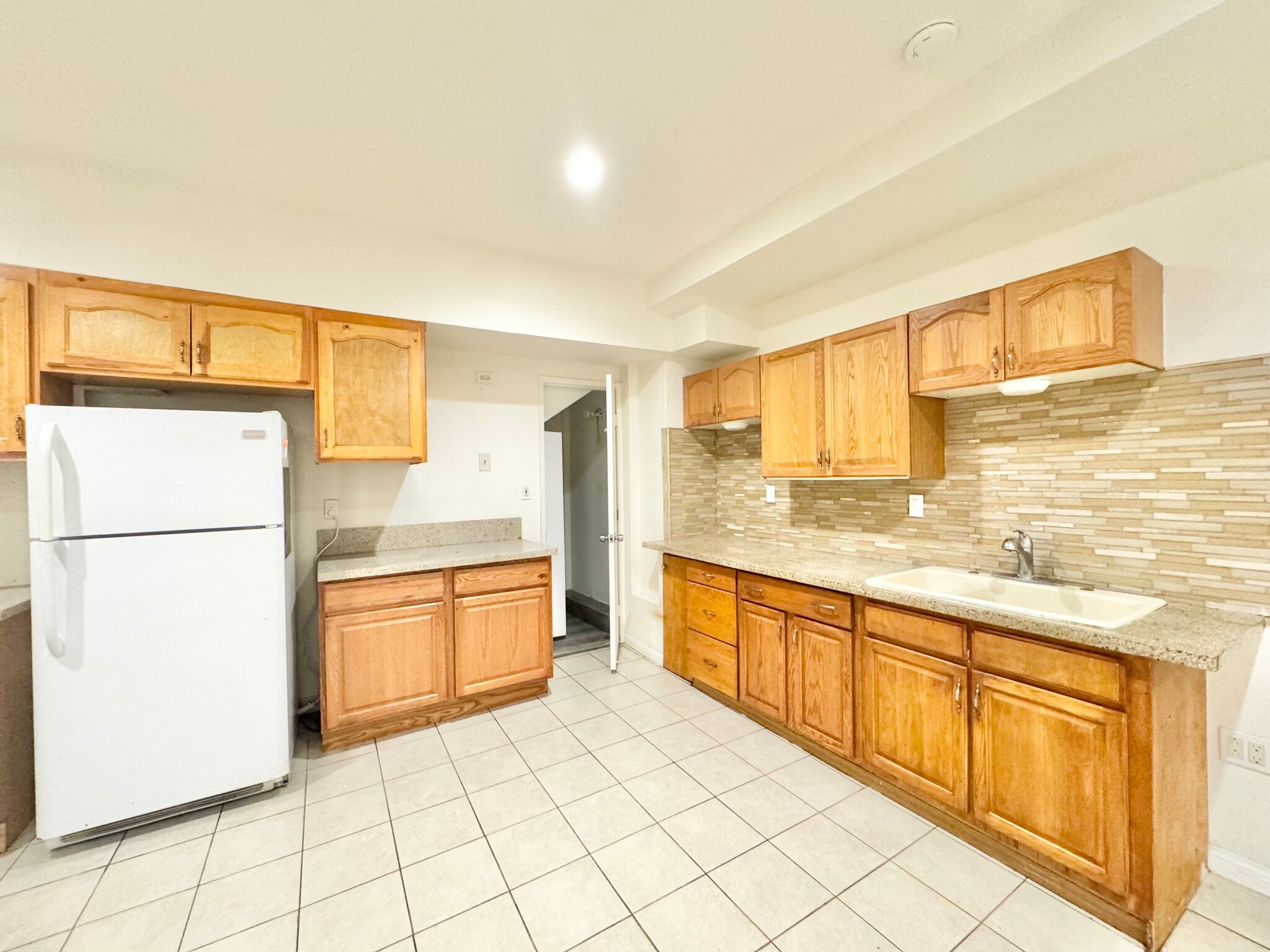 Building Photo - 1023 Larch St