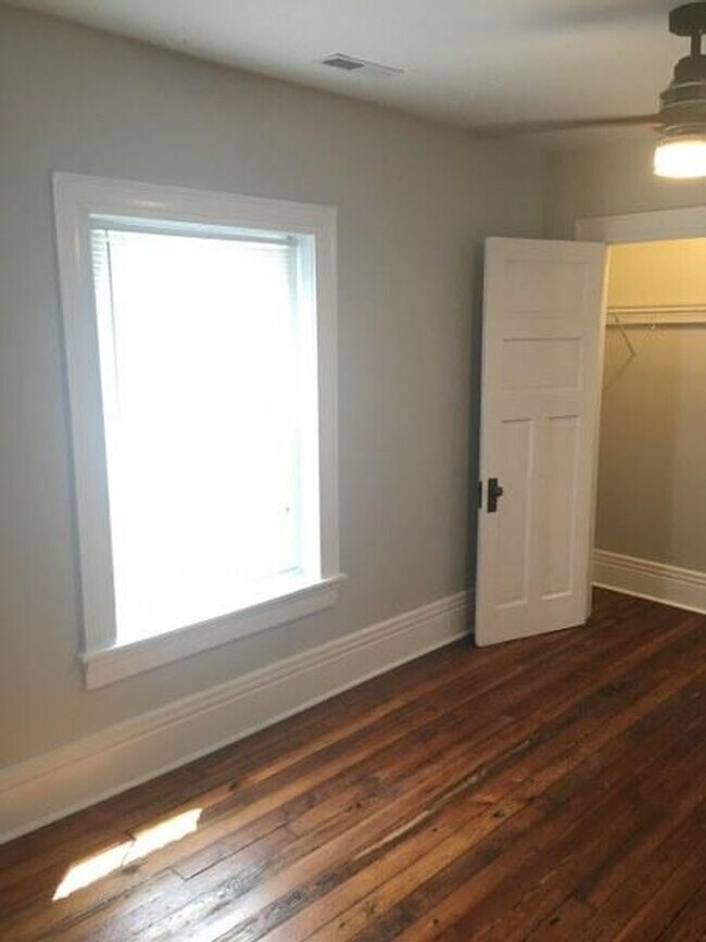 Building Photo - 1131