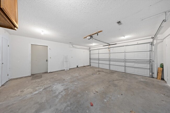 Building Photo - 2107 N Keebler Ave