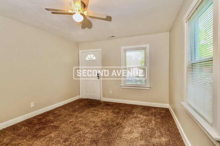 Building Photo - 3746 Kahlert Ave