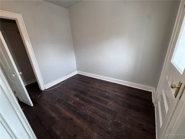 Building Photo - 856 Niagara St