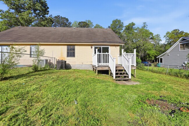 Building Photo - Ash St Ex