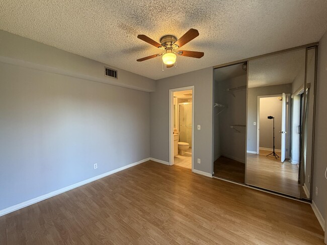 Building Photo - 3768 Victoria Dr