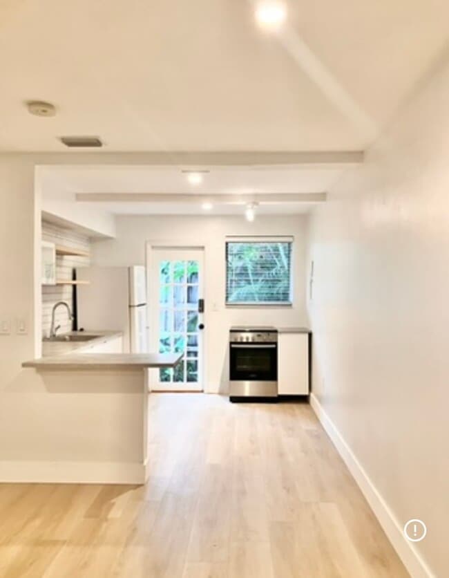 Building Photo - 2538 SW 11th St