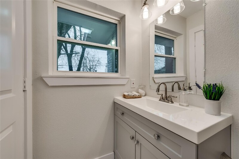 Building Photo - 1506 Hillcrest Dr