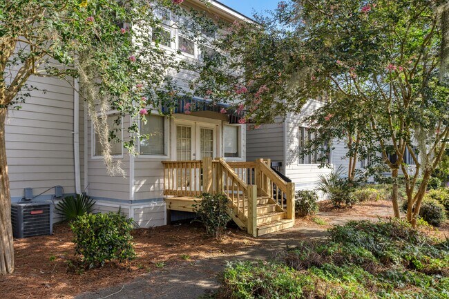 Building Photo - River Crossing Apartments