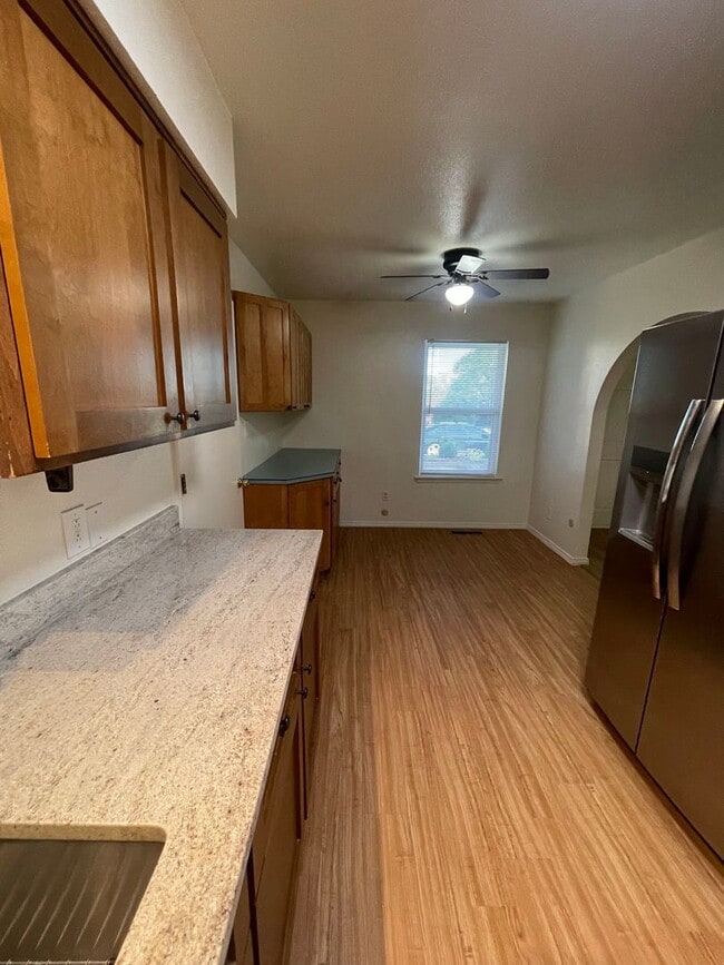 Building Photo - Newly updated & Ready to move in - 3 bdr, ...