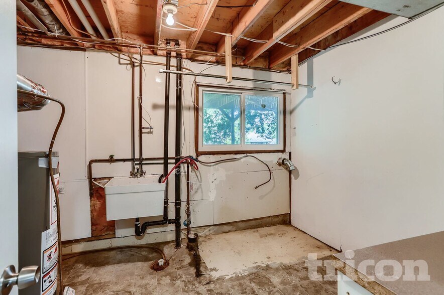 Building Photo - 6865 Buckingham Rd