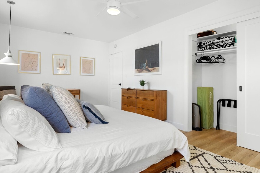 Building Photo - 614 Knob Hill Ave