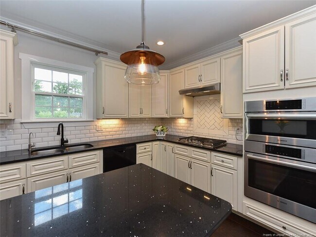 Building Photo - 723 Lindley Dr