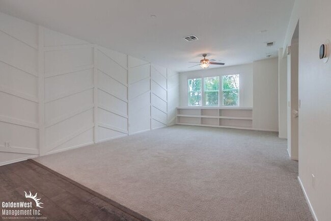 Building Photo - Stylish 3Bdm 3Ba Townhome with Chef’s Kitc...