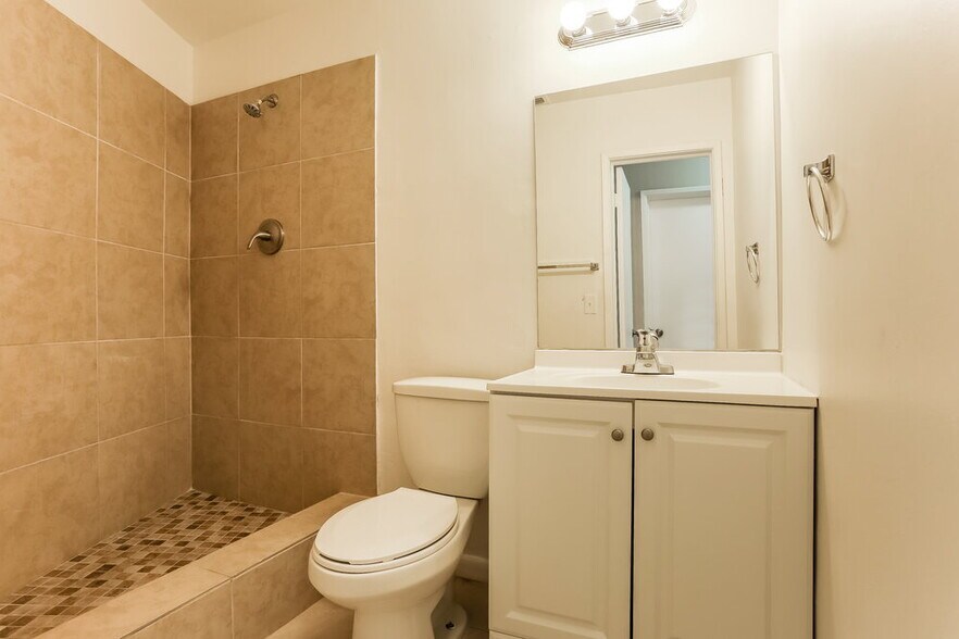 Building Photo - 1107 NW 15th Ct