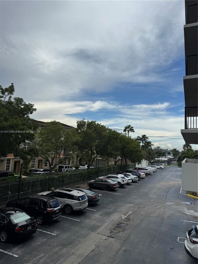 Building Photo - 2049 S Ocean Dr