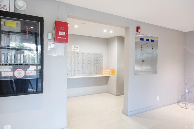 Building Photo - 20379 W Country Club Dr