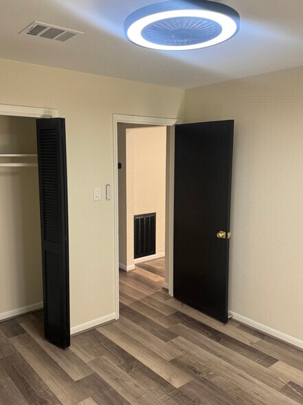 Building Photo - 9428 Tooley Dr