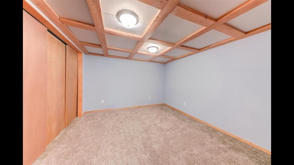 Building Photo - 30 Green Hill Ln