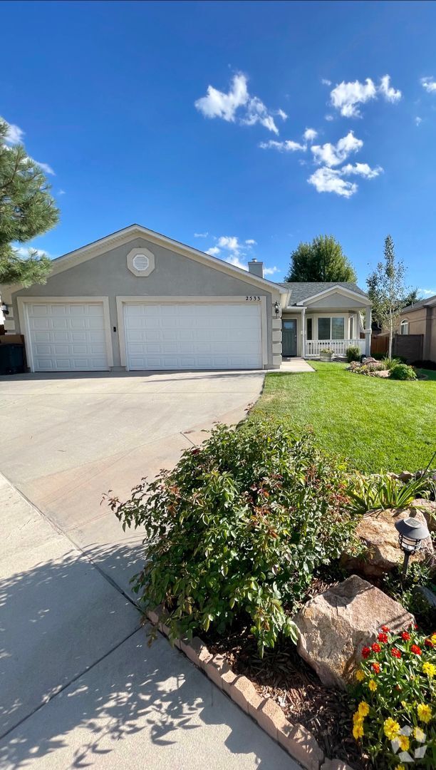 Building Photo - 4 Bed Rancher in District 20!!!