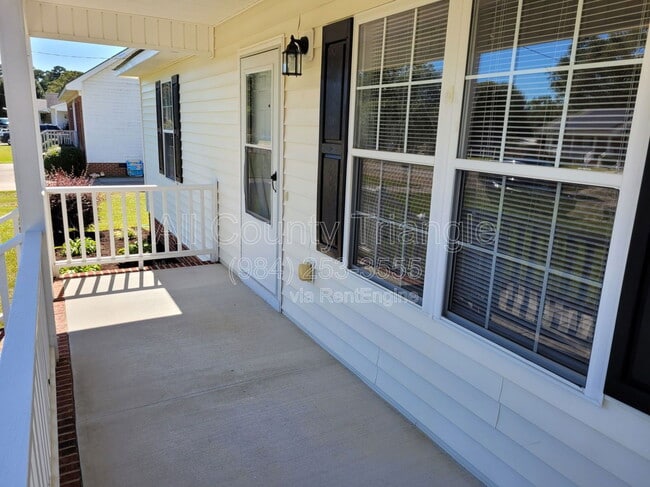 Building Photo - 111 Sunset Dr