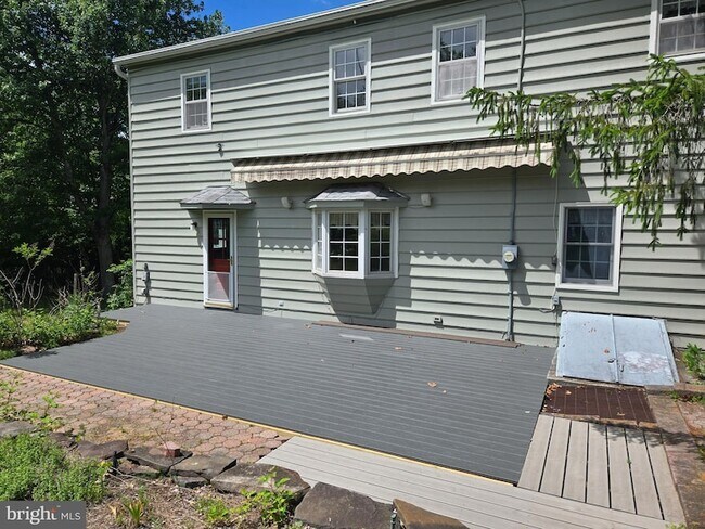 Building Photo - 242 S Sugan Rd