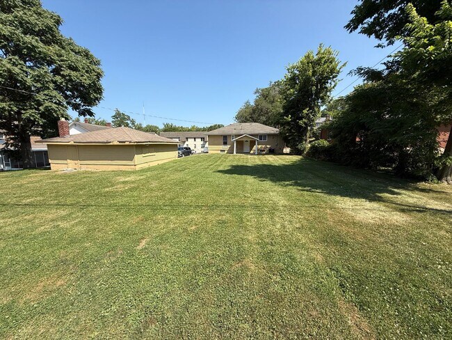 Building Photo - 171 W Patterson Ave