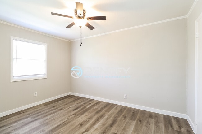 Building Photo - 623 S New Hope Rd