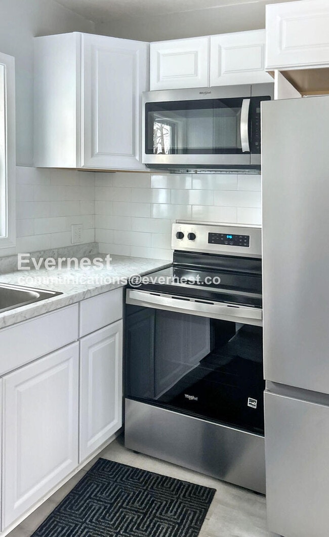 Building Photo - 1270 Moore St