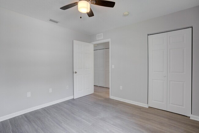 Building Photo - 9240 Roan Ln