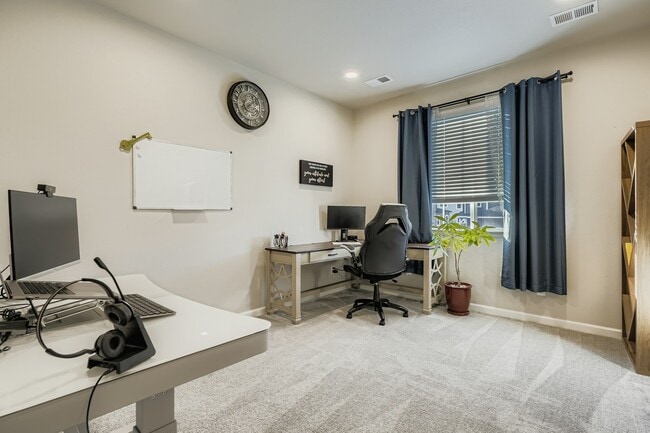 Building Photo - 8990 Birch Run Dr