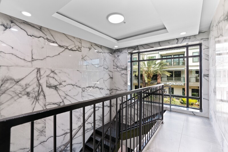 Building Photo - 935 S Howard Ave